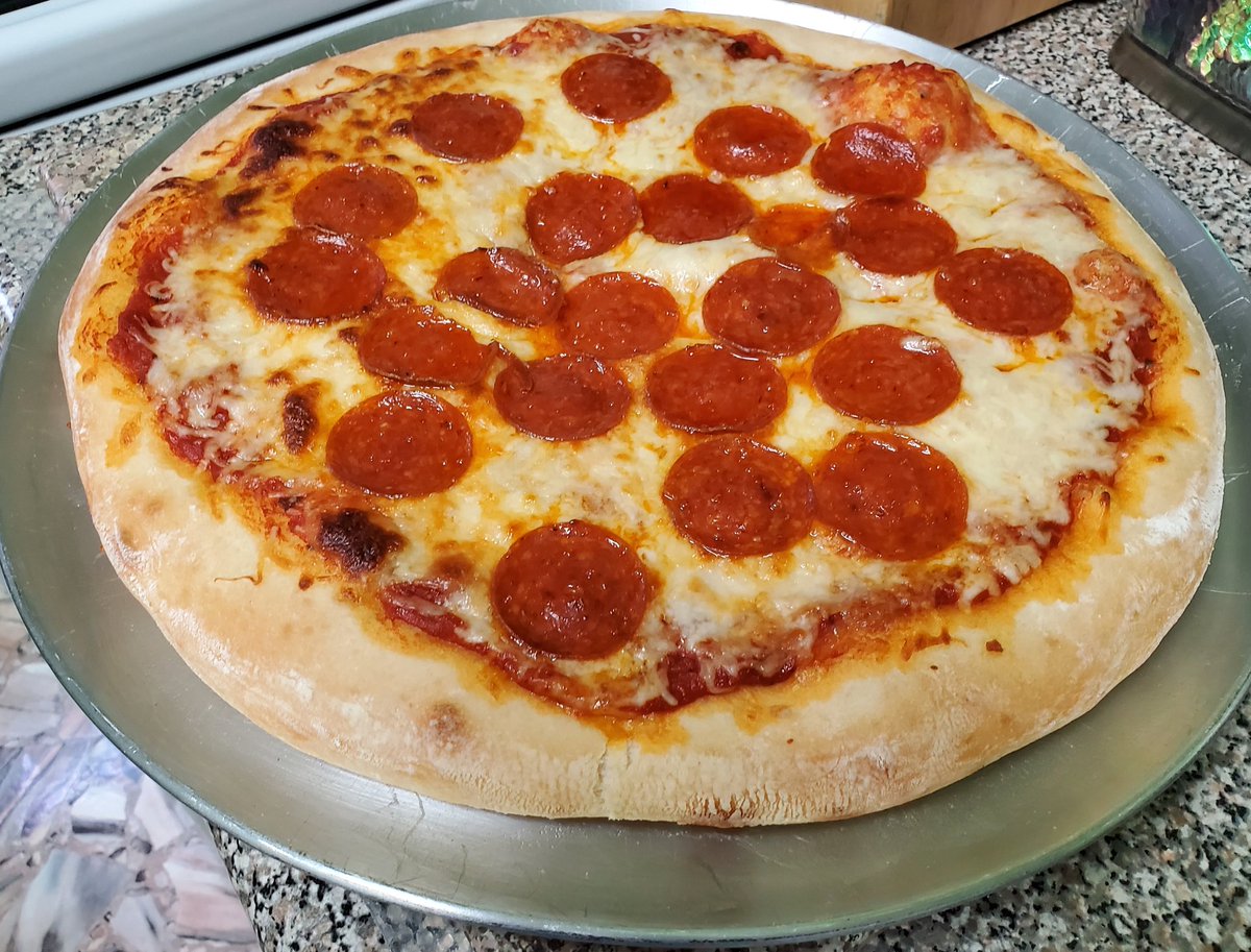 MrboomstickXL's tweet photo. I ❤ making Pizza & of course EATING IT!! #EnjoyTwitter https://t.co/bFnEq2k0o5