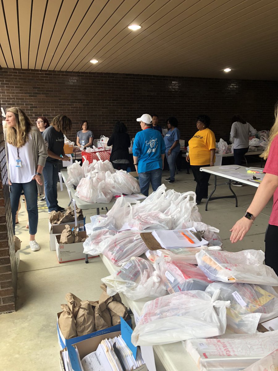 These teachers, this school, and these  families ❤️ <a href="/lonniebnelson/">LonnieBNelsonElem</a>