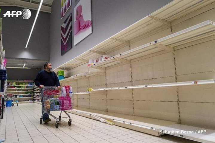 Пустые магазинные полки. Store shelves. Пустые полки. Ross stores shop. Пустые полки в магазинах великобритании.