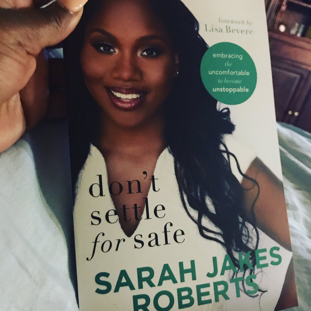 apPSDavis's tweet photo. Decided to read something other than a textbook today. #dontsettleforsafe #sarahjakesroberts #wavesoflife https://t.co/GtzxVfT1u1