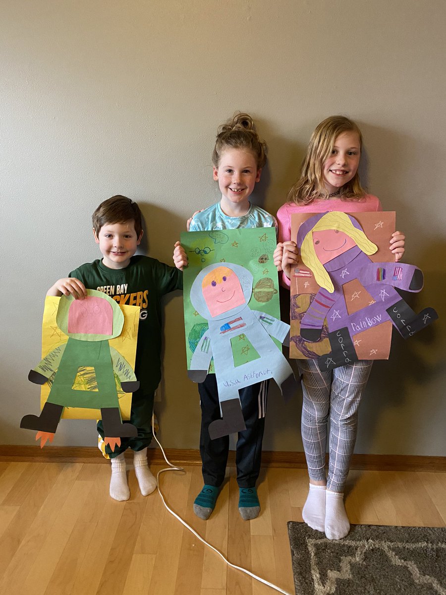 abberzmcgee's tweet photo. Our astronomical art project today 😂 Thank you awesome Wheatland 4K teachers for the idea 👏👏  #wcsflight @MsCteach2nd https://t.co/Rit1FjDDxq
