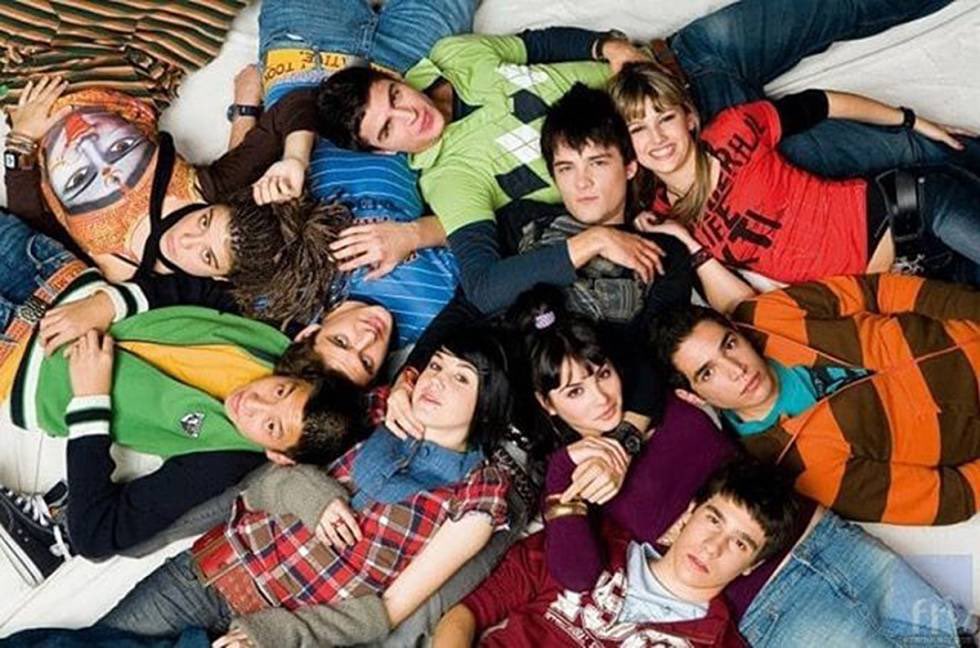 michislibris's tweet photo. Estoy pensando que estaría guay hacer un visionado conjunto de series antiguas (tipo Aquí No Hay Quien Viva, El Internado, Los Hombres de Paco, etc) y comentarlo con un hashtag común diario. 

A ver, venga, RT para si hay interés y me propongo organizarlo. https://t.co/gAtrtvK0RW