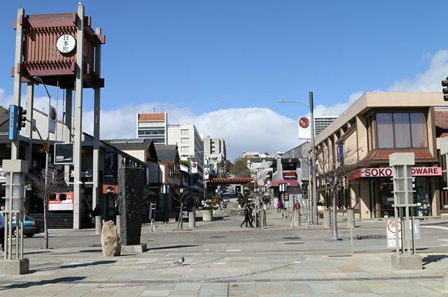 We are happy to inform you that the garage has public access for people who are shopping at Daiso and Nijiya Supermarket as well as the "grab-n-go" merchants. Thanks to Yuriko-san of Daiso and Rich Hashimoto of the Japan Center Garage Corporation.
.
Mond… ift.tt/2weH0bo