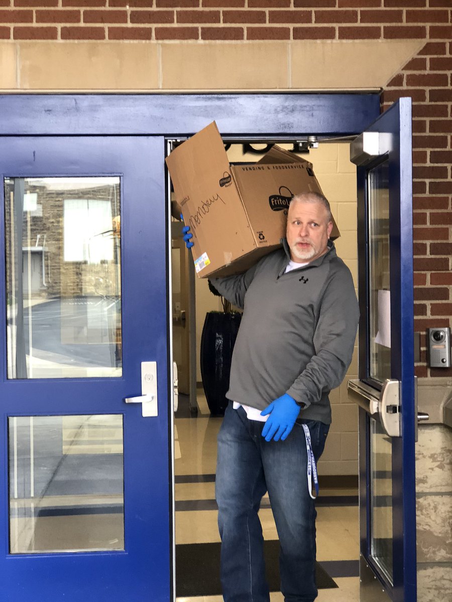 KayDixon8's tweet photo. Barbourville staff are dedicated and determined to continue putting kids first ! #BISPROUD #TeamKentucky #TogetherKy https://t.co/ryxce5MIfO