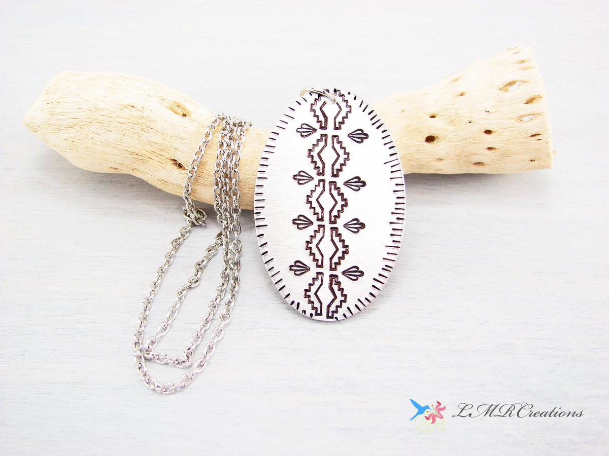 LMRCreations2's tweet photo. Want to do some shopping while you are social distancing?
Shop online and get yourself something special. You can be ready when you go back to work, school and socializing.
Unique and affordable hand stamped jewelry.
This comes in 2 different colors.
https://t.co/u62FZWUJ1d https://t.co/utvNKl9RPe