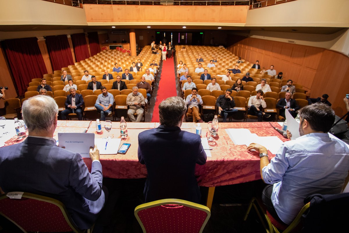 ZamoraJulio's tweet photo. Participé de una reunión con intendentes de la provincia, encabezada por el gobernador @Kicillofok, para seguir avanzando en la coordinación conjunta de estrategias frente a la emergencia sanitaria provocada por el #Coronavirus.

Abro hilo (1/3) https://t.co/Btl2D2jsGP
