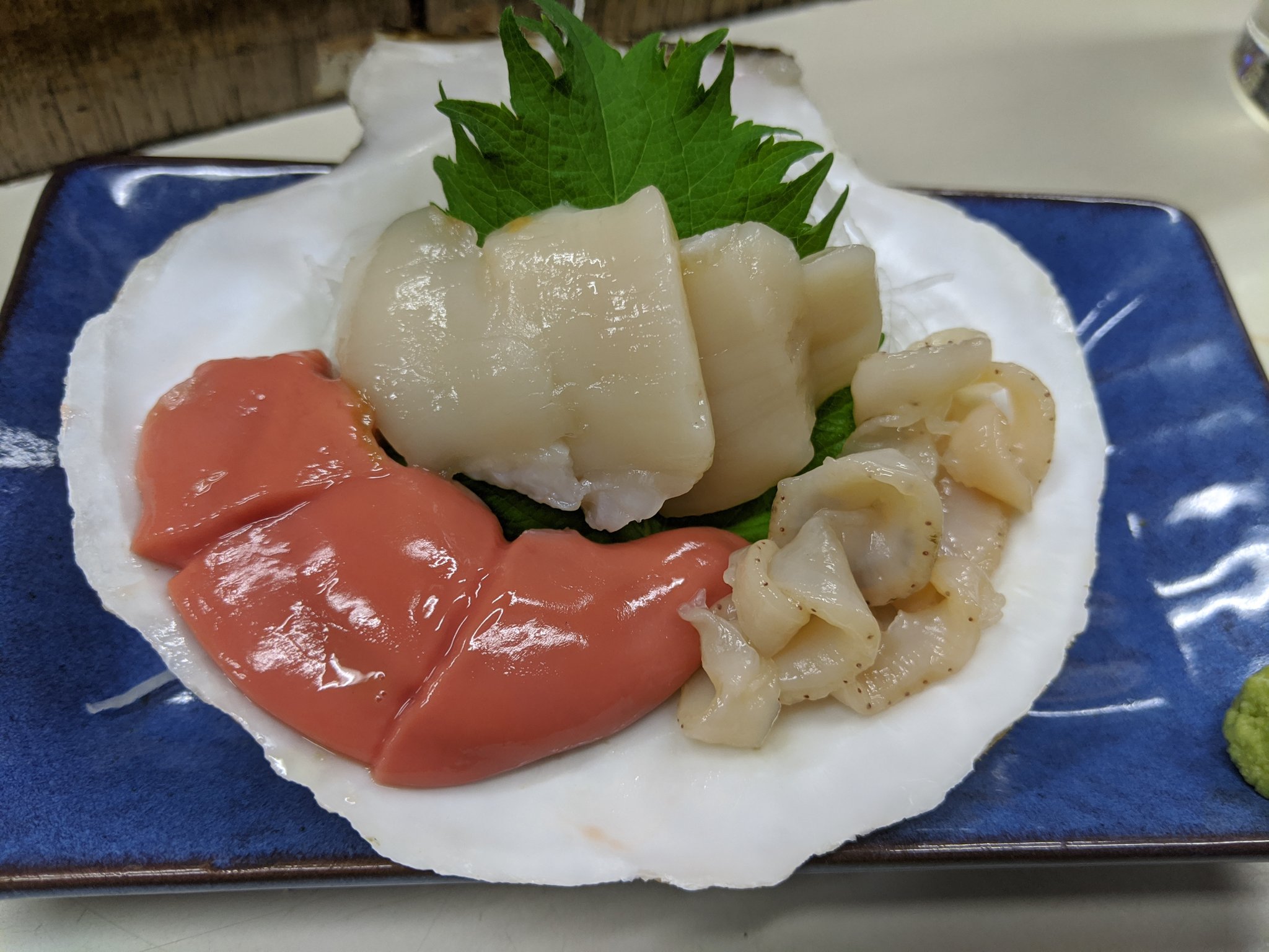 かくみや Auf Twitter ホタテの赤いベロ 卵巣なんだとか 雌雄両体でもっと成長すると精巣になって白っぽくなるんですって 酔っても覚えてたwww そしてトロける美味しさでした 駅前酒場 T Co 13rr9sprki Twitter