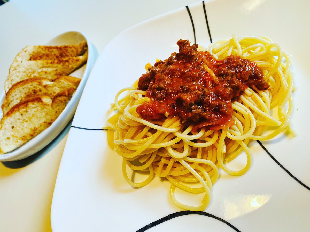 OhanaAbode's tweet photo. Homemade Spaghetti with Homemade Garlic Toast 😋
#dinnerisserved #thechefisme #homemade #spaghetti #garlictoast #momof3 #ohanaabode #workingmom #pinoyfood #foodporn #foodpornography #igpinoy https://t.co/OVg4nMACm2