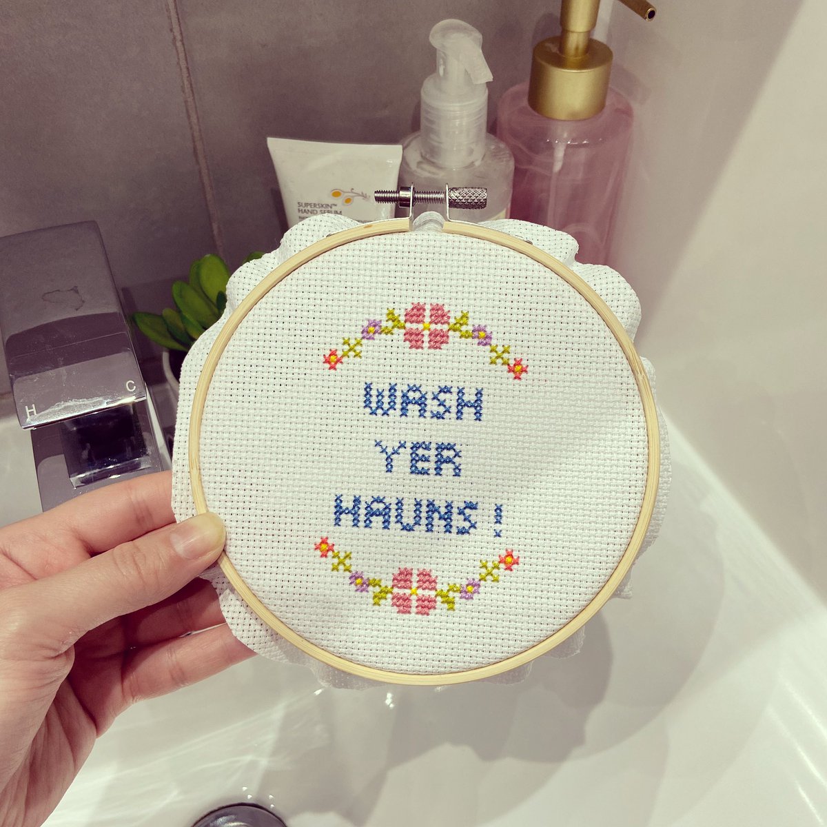 PieInTheSky2014's tweet photo. Spread love, not germs 💖✨

#washyerhauns #WashYourHands #washyourhawns #coronavirus #CoronaVirusUpdate #COVID19 #covid19UK #BeKind #MentalHealthAwareness #handmade #crossstitch #FightCOVID19 https://t.co/vQUDAbamjr
