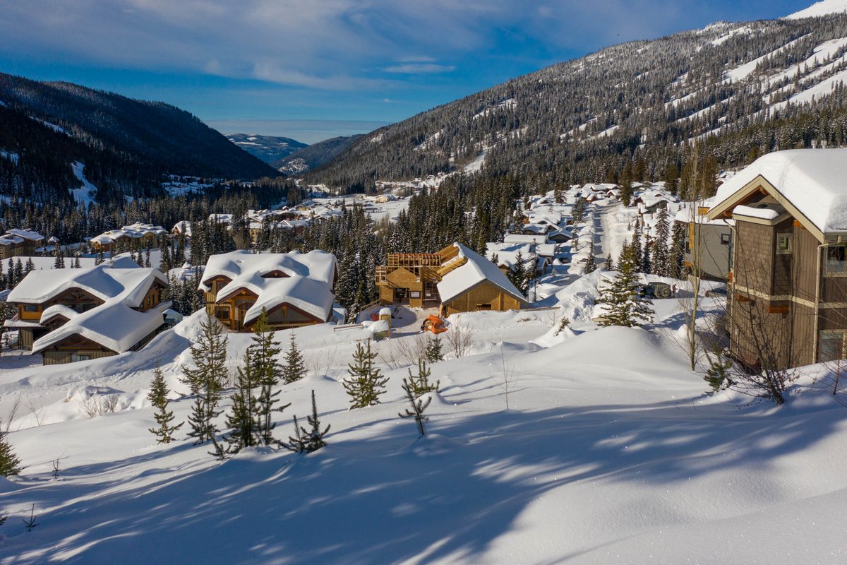 **NEW LOT LISTING** 4234 Bella Vista Drive, Sun Peaks, BC
RARE. One of the last remaining lots to build your dream home. Ski-in/ski-out view lot backing onto 'Morrisey Connector' ski run, providing easy access to the Morrisey &amp; Orient Ridge chairlifts.bit.ly/4234BellaVista…