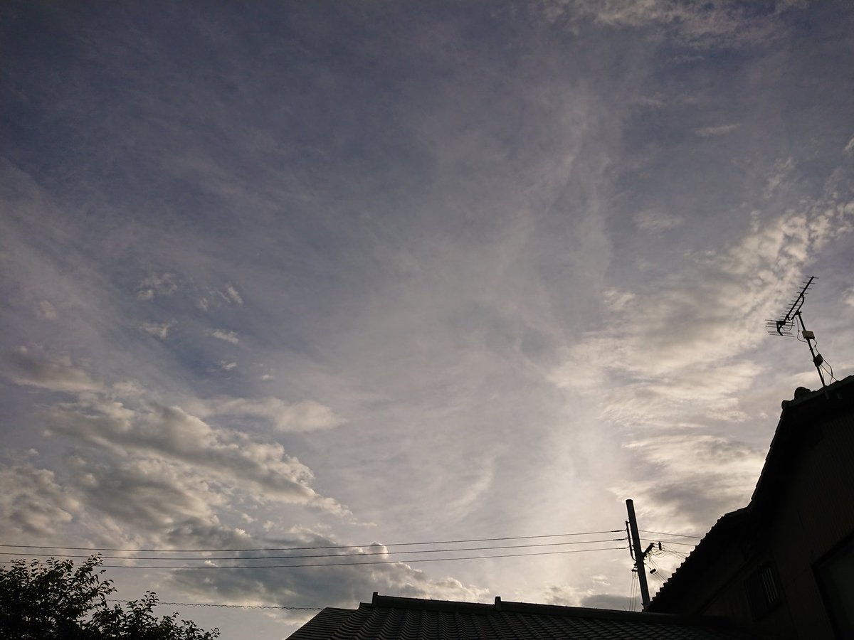 vixen_0522's tweet photo. 空
#スマホ撮り
#xg1
#ファインダー越しの世界 https://t.co/GsKYqkepcK