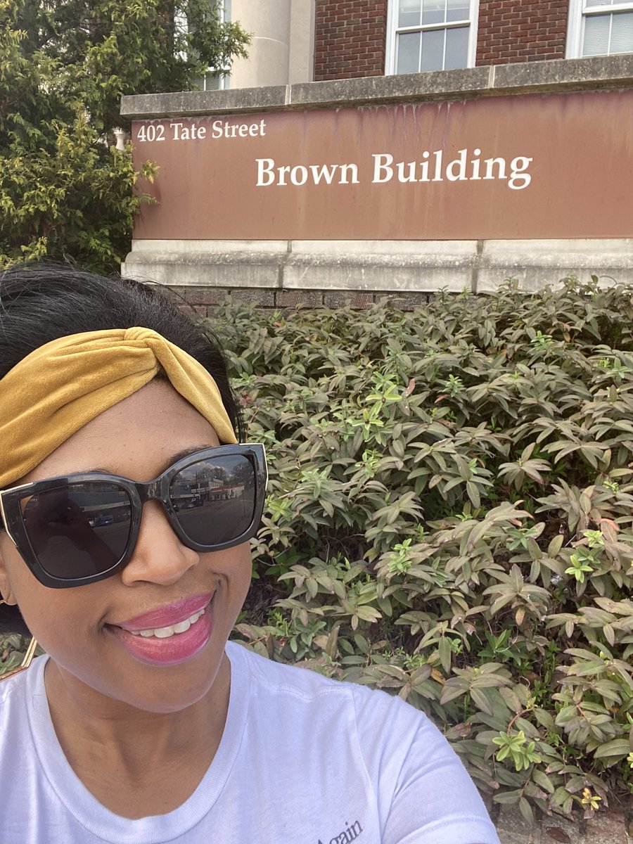 PrincipalBrown1's tweet photo. Got 2 miles in a solo walk on the beautiful campus @UNCG @MidCollegeUNCG
Perfect weather! #ISpySpring https://t.co/2ByUICXD9I