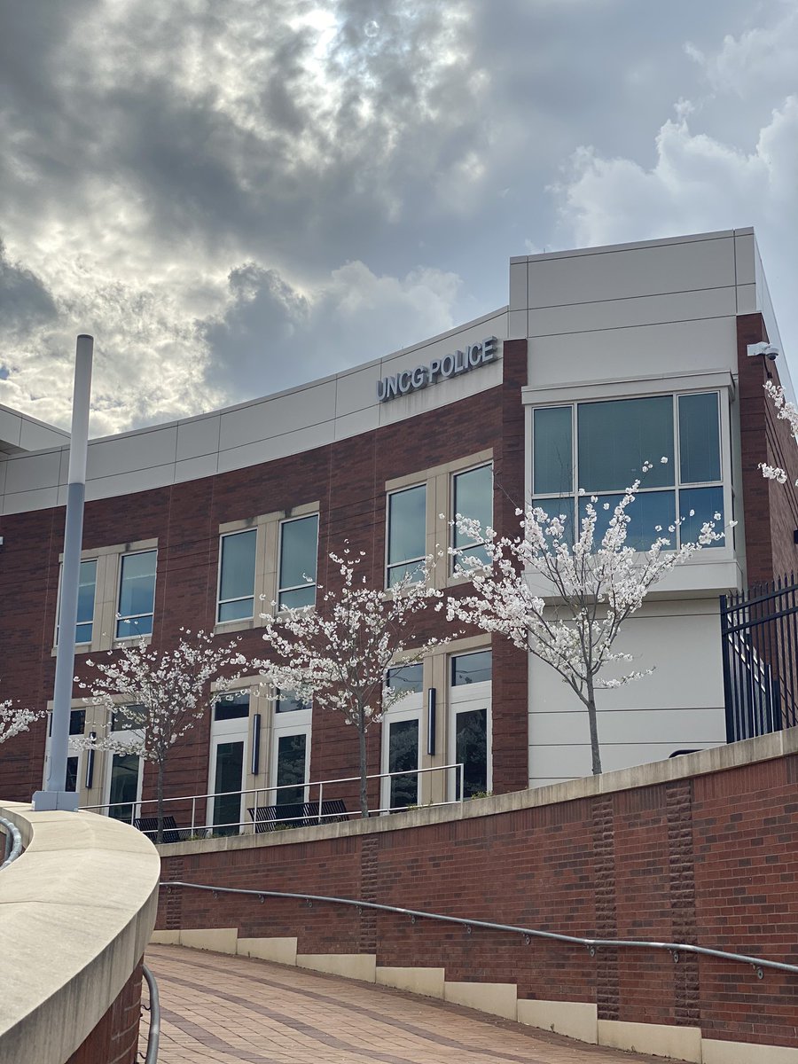 PrincipalBrown1's tweet photo. Got 2 miles in a solo walk on the beautiful campus @UNCG @MidCollegeUNCG
Perfect weather! #ISpySpring https://t.co/2ByUICXD9I