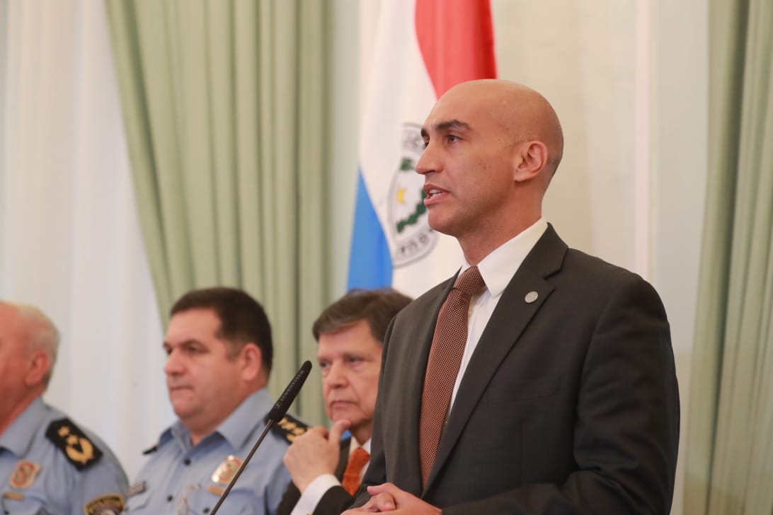 MazzoleniJulio's tweet image. Informe #COVID19py: Hoy procesamos 32 muestras, 30 resultaron negativas y 2 positivas. Una se relaciona al caso N° 1 y la otra, aún sin nexo identificado. Total de casos confirmados: 13. #QuedateEnCasa @msaludpy