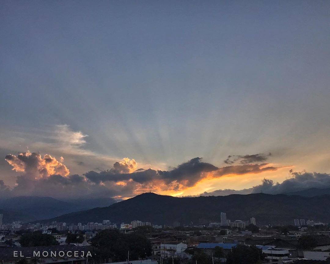 OrgulloCaleno's tweet photo. ¿Aguanta seguir luchándola no?

Cali, 6:10 pm.🌄🌇. 19/03/2020.
#sobredosisdeamorporcali #yocreoencali #caliescali #orgullocaleño

Foto: Miguel Galeano https://t.co/9MrrdVoTz5