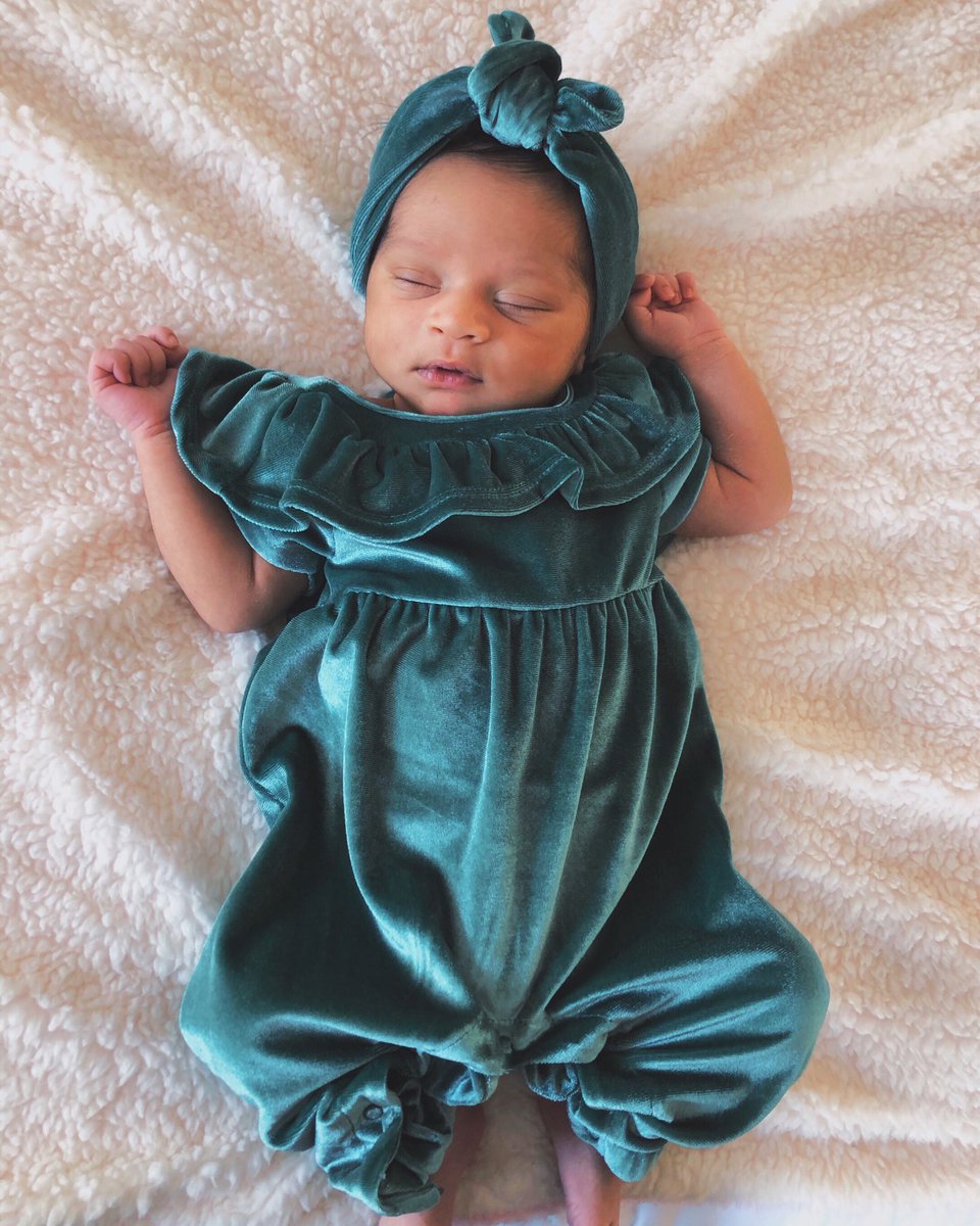 oceanwaterdeep's tweet image. throwback to just 6 days old 🥺
let me see your babies at a week old!