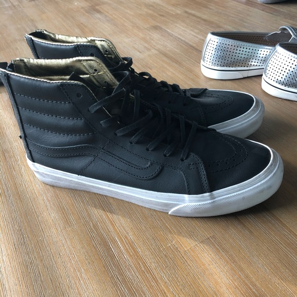 Wenlmm's tweet photo. So good I had to share! Check out all the items I'm loving on @Poshmarkapp #poshmark #fashion #style #shopmycloset #vans #forever21 #colehaan: https://t.co/N4qKvf2gg4 https://t.co/nZRsWPtQ65