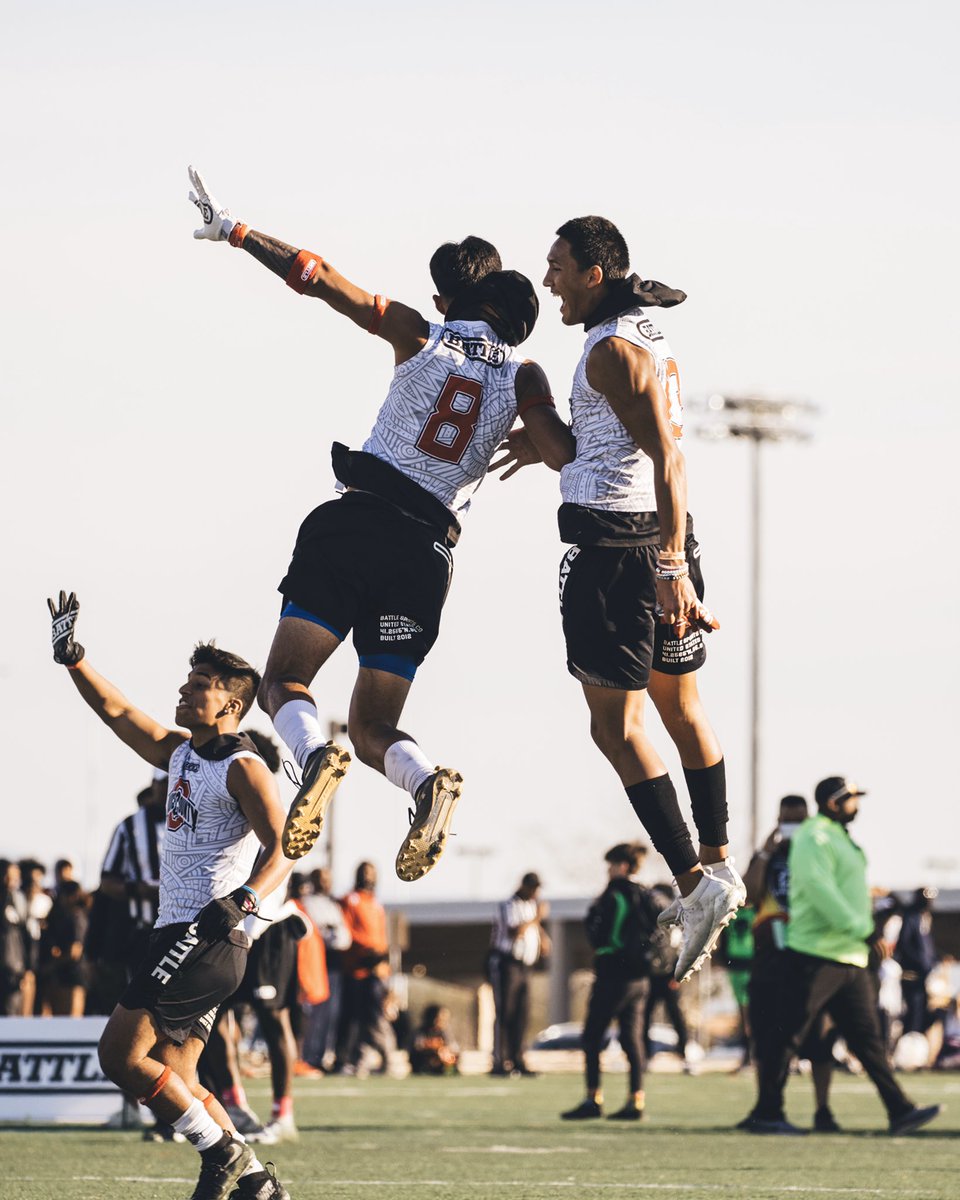 Battle's tweet photo. RT if you missing football rn 🥺🥺 

Which do you miss more? 7on7 or Tackle. https://t.co/i54DIPNjHo