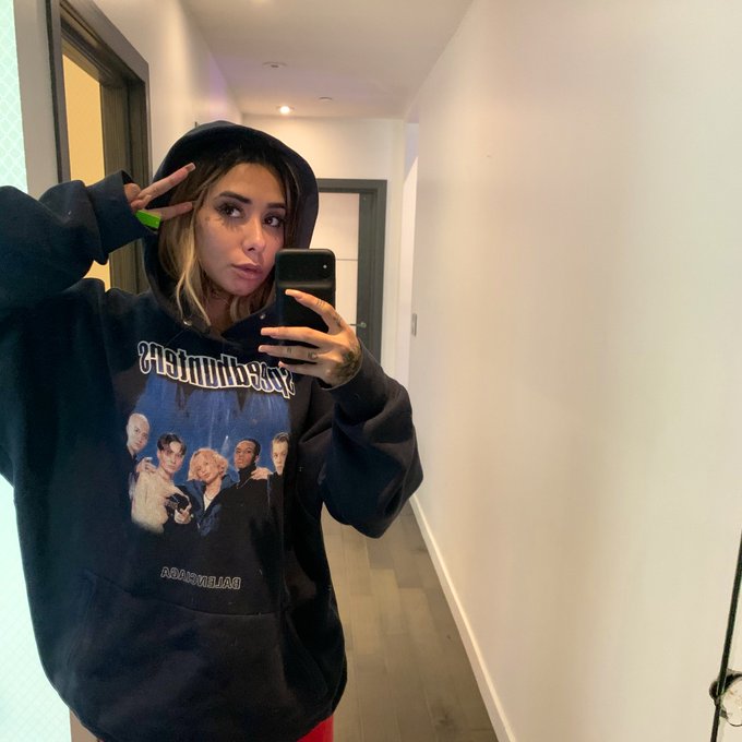 irl lotti rn, 
should i nap or go live on ig https://t.co/tOzZndPoHf
