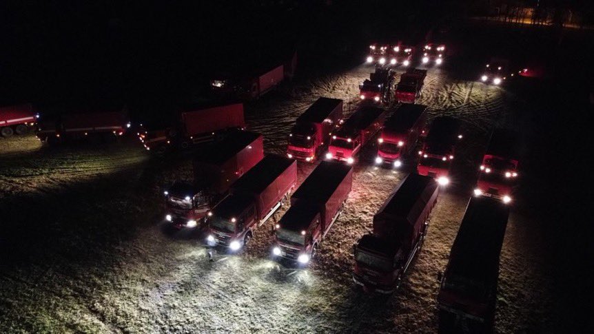 hasici_olomouc's tweet photo. Manévry hasičů 🚒 Plán se nám sice každou chvíli mění, ale brzy ráno, vyráží hasiči na letiště Václava Havla vyložit první letadlo, které dorazí z Číny, aby mohla začít distribuce ochranných pomůcek.
#hzscr #SpolečneToZvladneme https://t.co/gPTFcMjmuB
