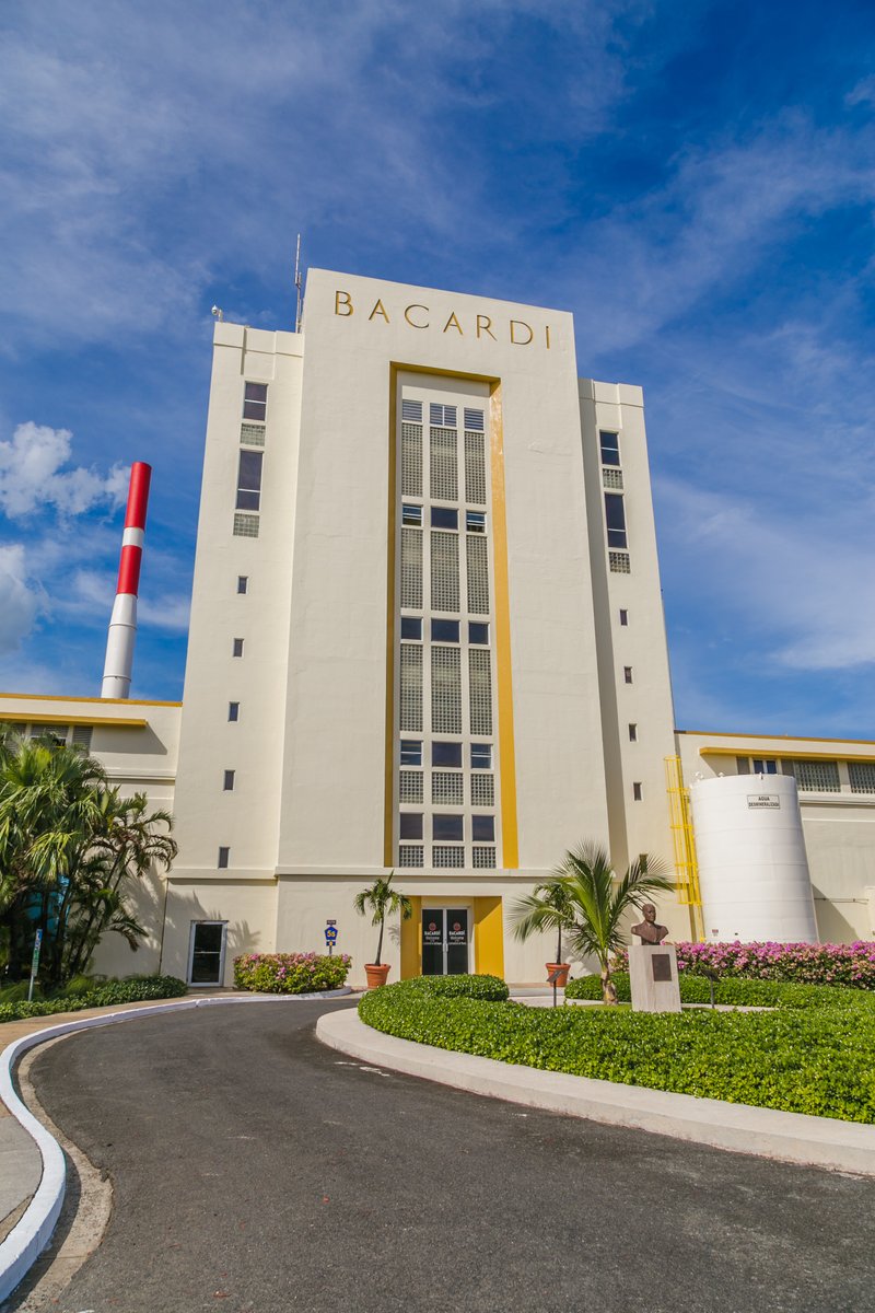 BacardiLimited's tweet photo. Caring for our communities comes first. We are shifting a part of production in #PuertoRico to supply materials to make &amp; donate over 1/2 million #handsanitizers to the island. #BacardiSpirit #BacardiLife #CorporateResponsibility #Covid19
https://t.co/pz4bayCXgx https://t.co/yV0JMXc69i