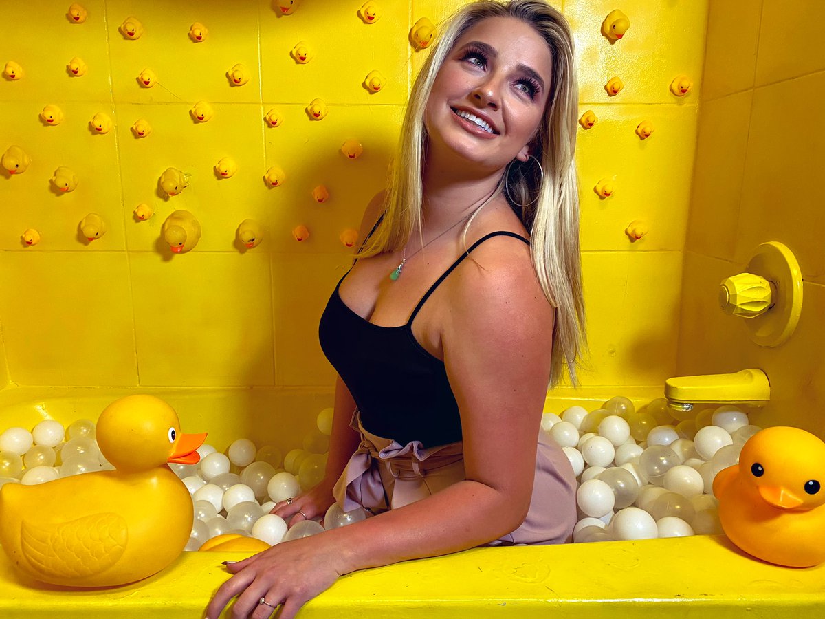 Anna Adcock tweet media