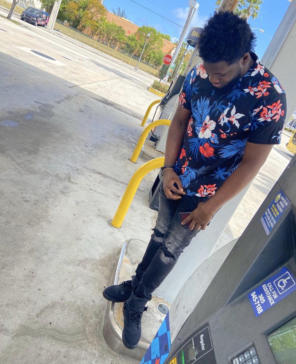 Bigstepper32's tweet photo. When I shoot it ain’t missing #LLANT #LLKYWAN 💯🤘🏿 https://t.co/42ha6VAJA7