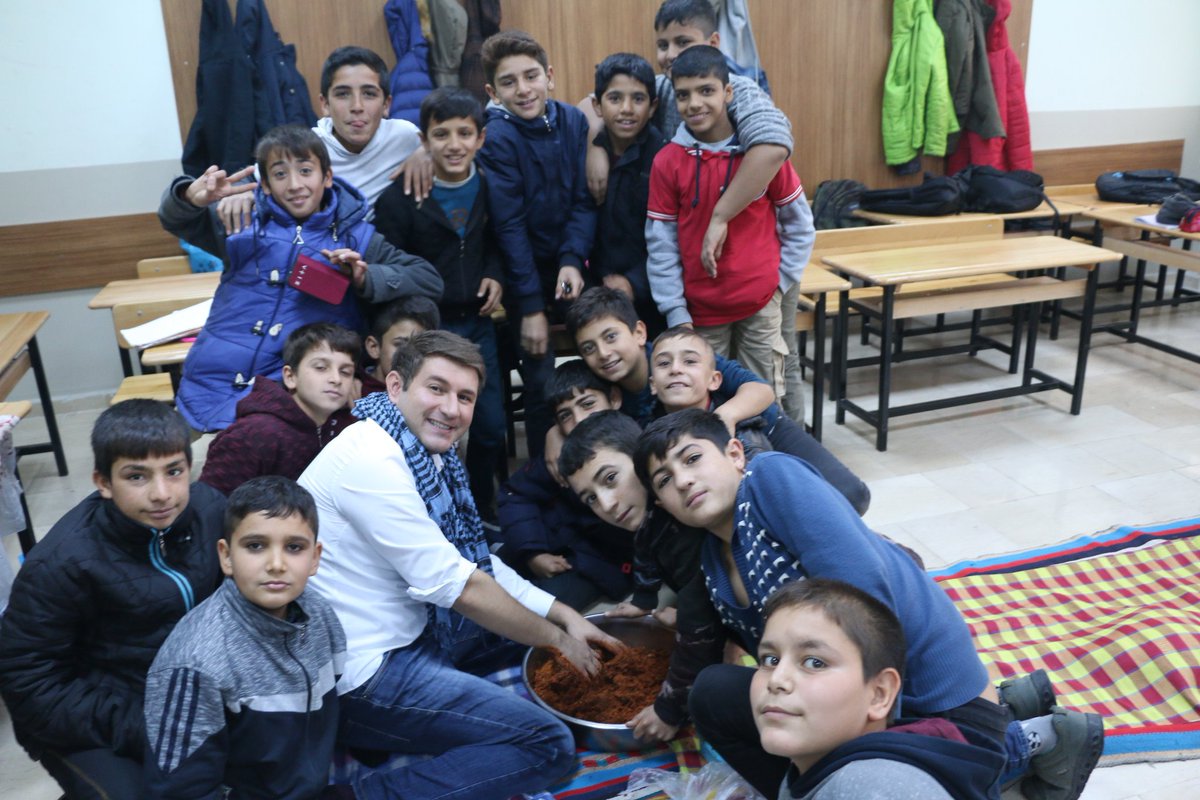cankayaali1's tweet photo. Okullar açıldığında ilk teneffüs sonrası çocuklar acıkacaktır sayın bakanım, Şanlıurfa 81 ilde 81okula çiğköfte dağıtabilir fakat benim gücüm bizim çocuklara anca yeter, okullar açılsın 40 dakikalık ilk teneffüs sonrası öğle arası çiğköfteler benden. @ziyaselcuk @sanliurfabld https://t.co/WPUAFKpNwv