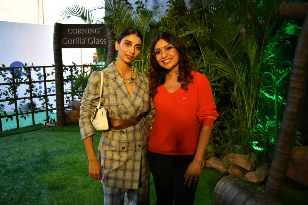 GorillaGlassIN's tweet photo. #FlashbackFriday
#Throwback to last month when @MissMalini and @DollySingh dropped by to experience all the fun at Victor Park at #Tech2Innovate by #CorningGorillaGlass! https://t.co/UhTAtF5aCs
