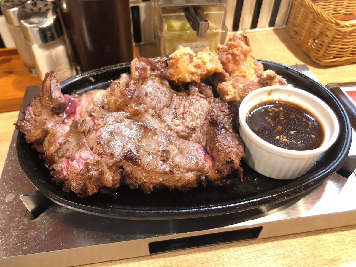 付け合わせは唐揚げ