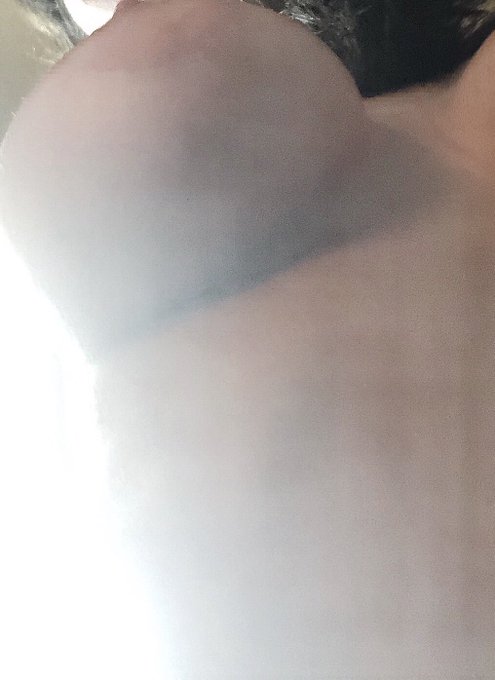 Squishy and warm all over except the hands and feet☺️  Here I am &ldquo;sunbathing&rdquo; in my room https://t.co/oEj9OmPLYZ  Guess<a href="/tag/nudeart"class="tags"><span>#nudeart</span></a><a href="/tag/onlyfans"class="tags"><span>#onlyfans</span></a>