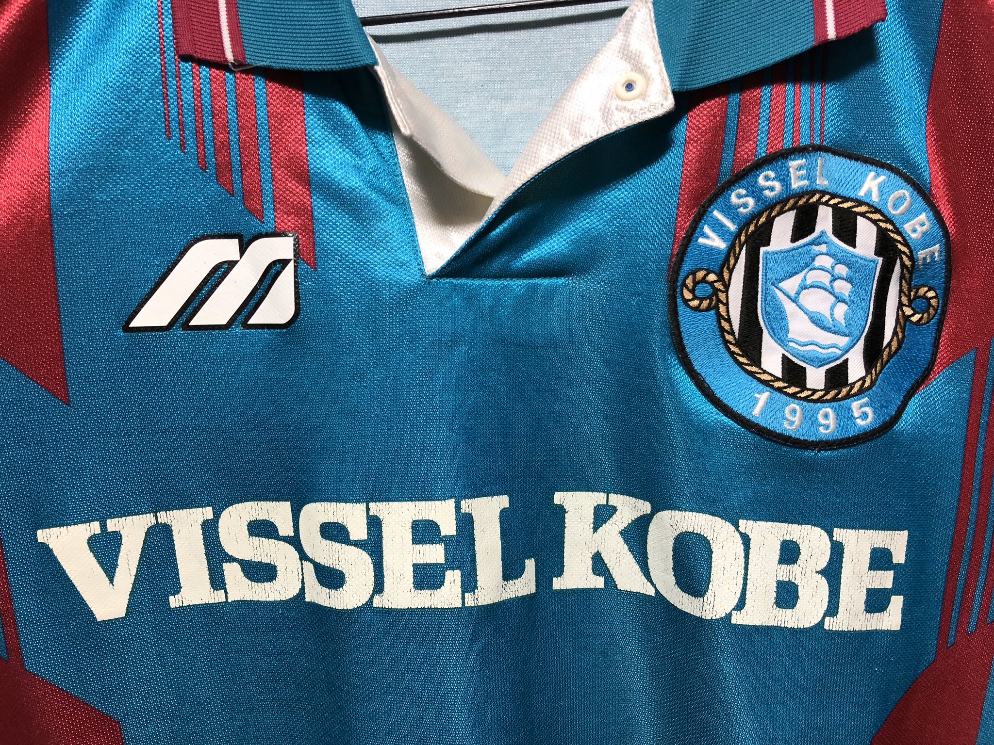 K Ota 無の境地 ヴィッセル神戸 1995年下部組織アウェイユニ ミズノ製 Jサテライトリーグ戦ユニと下部組織ユニの違いは胸のエンブレム有無 T Co J6agvubned Twitter