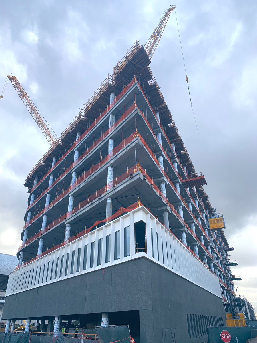 Joe_Pankow's tweet photo. Either day or night, the dedicated @pankowbuilders team at our MU-4 project is getting it done. Way to go team, it’s looking Great!#pankowprojects https://t.co/IBlsWJocvx