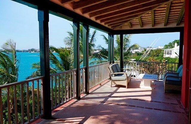 bermudarentals's tweet photo. Breathtaking water view from the verandah at E31 😍 
#bermuda #gotobermuda #wearebermuda #travel #bermudatriangle #vacationhome #travellife #travelphotography #travelgram #vacay #islandvibes #beautifuldestinations #paradise #homesweethome #homeawayfro… https://t.co/23TB1HQzch https://t.co/iAEfR5yD5M