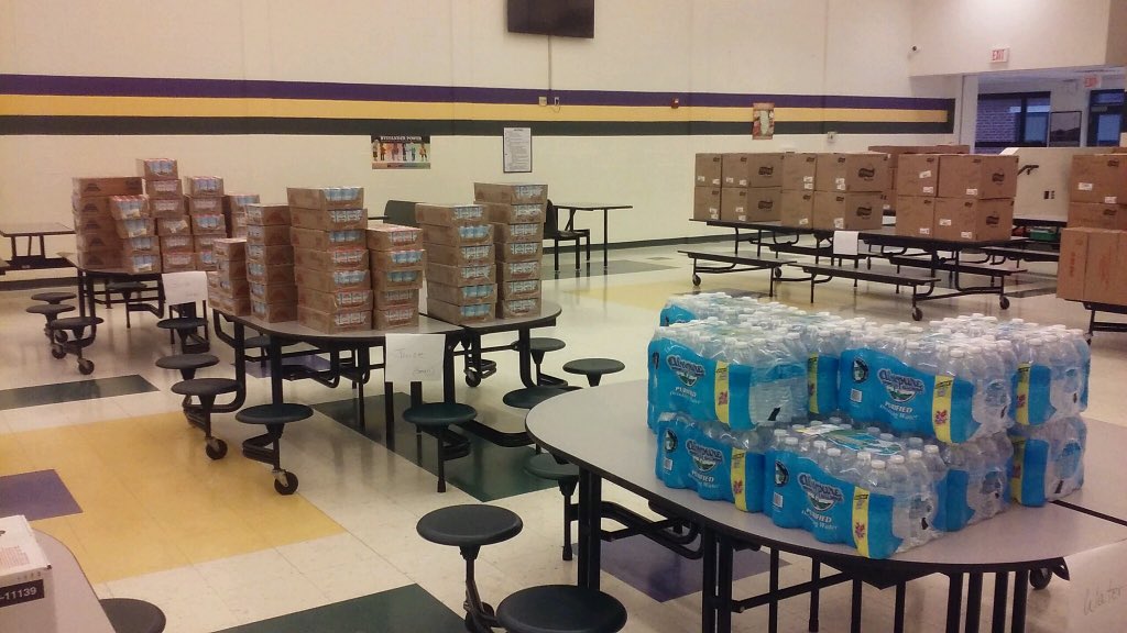 KrummenMark's tweet photo. Q: What does it take to provide 4,764 meals in 4 days? A: The BEST Team!!! @CCSchoo1s https://t.co/mx1IYwFpeB