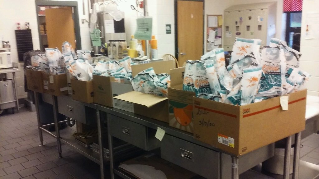 KrummenMark's tweet photo. Q: What does it take to provide 4,764 meals in 4 days? A: The BEST Team!!! @CCSchoo1s https://t.co/mx1IYwFpeB