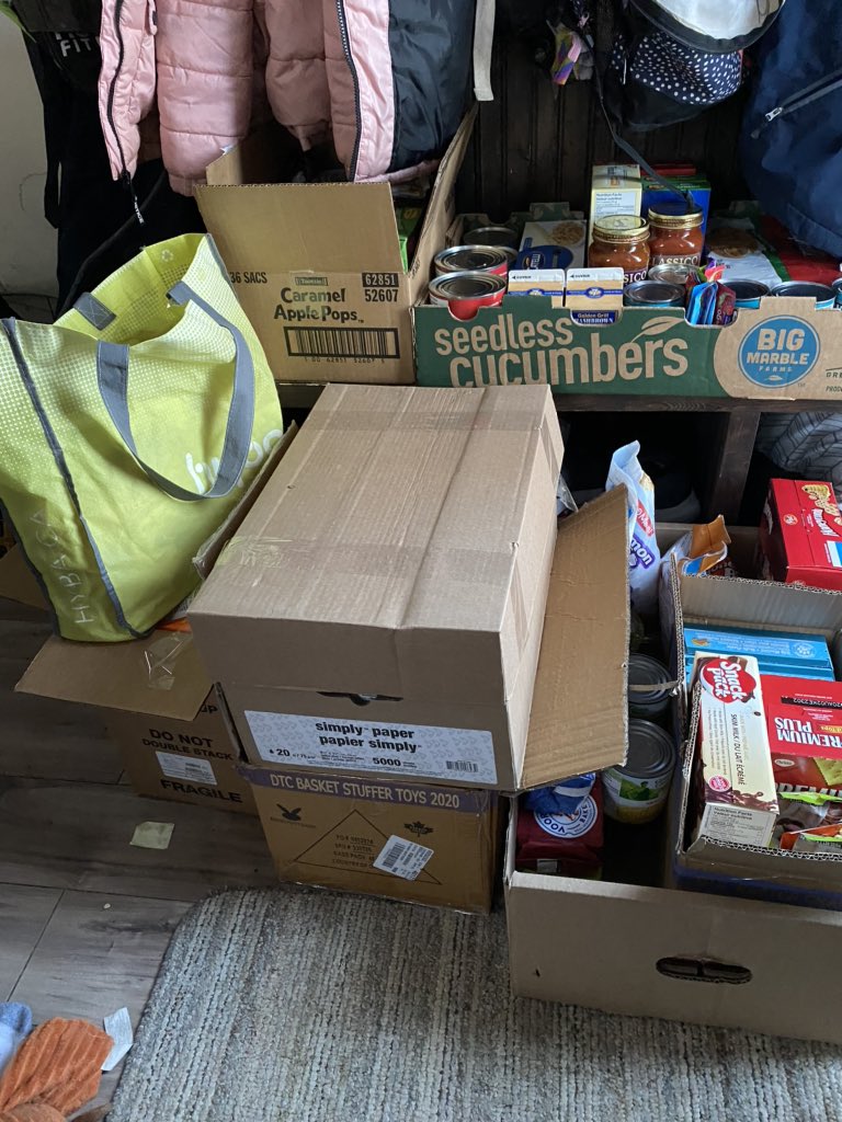 LArlint's tweet photo. I live in a small community with elders and immune compromised issues. Put the call out and had many drop off food to be delivered ❤️ https://t.co/8EmFeB2bxW