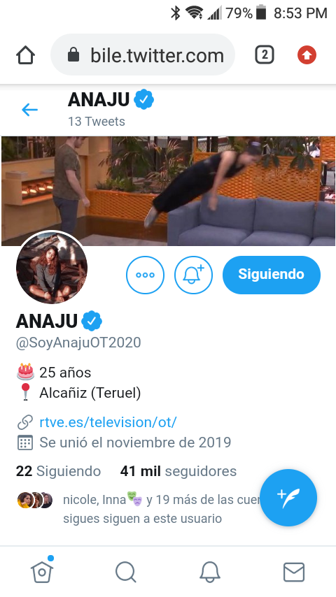 LovedByDrewRaul's tweet photo. Ella siendo icónica en su entrada a twitter,jajjajaaaja es que me meo con la foto de ella saltando al sofá, es que es la Diosa a la que yo le rezo #OTVolveraPronto19M #OTVolveraPronto20M https://t.co/MGPfdqE5bh
