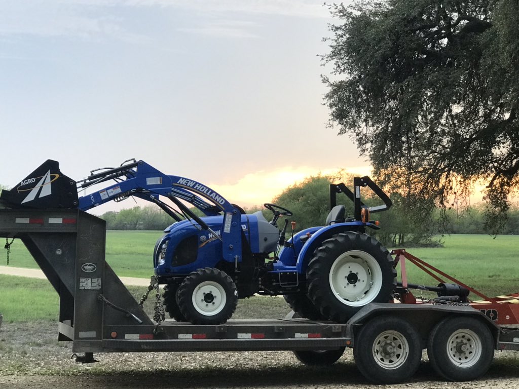 AgroEquipment's tweet photo. Sometimes tractors get to go work for their favorite Country Music Star.  This one’s story starts tomorrow. Stay tuned! #backroadsong #yeeyee https://t.co/Urc00W7r8t