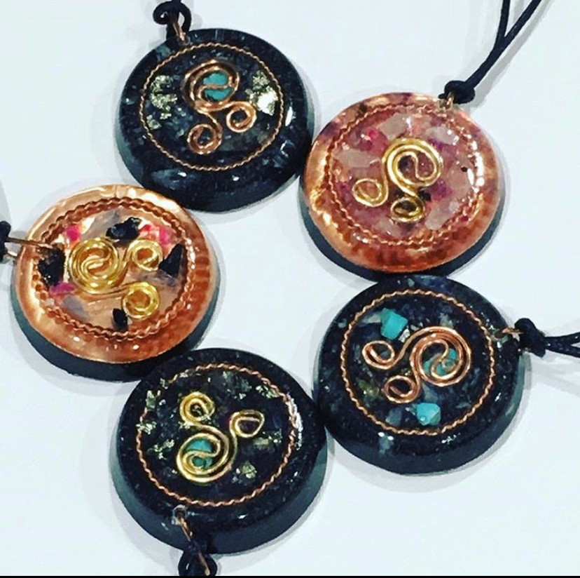 SallyPatricia13's tweet photo. #5G #emfprotector #orgonependant #blacksunorgone #coronavirus #lockdown #covid19 #radiationtoxicity #positiveenergydevice https://t.co/iKNOSxUXav