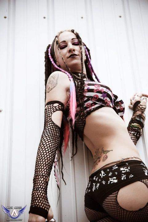 AnthrAxXx420's tweet photo. 10 minutes left to vote!!!! https://t.co/U4nupIJhU1 https://t.co/GGqgnqRGNh