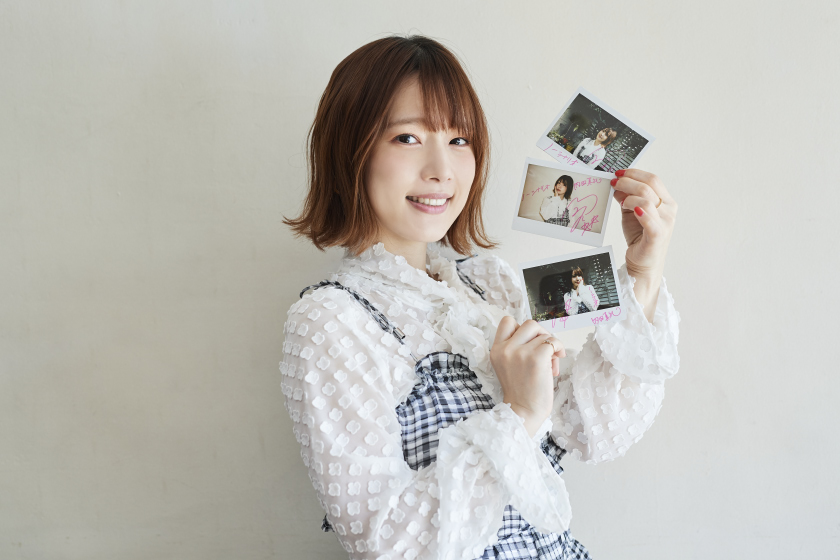 10thシングル『#ノーシナリオ』発売中！／ #内田真礼 サイン入りポラを