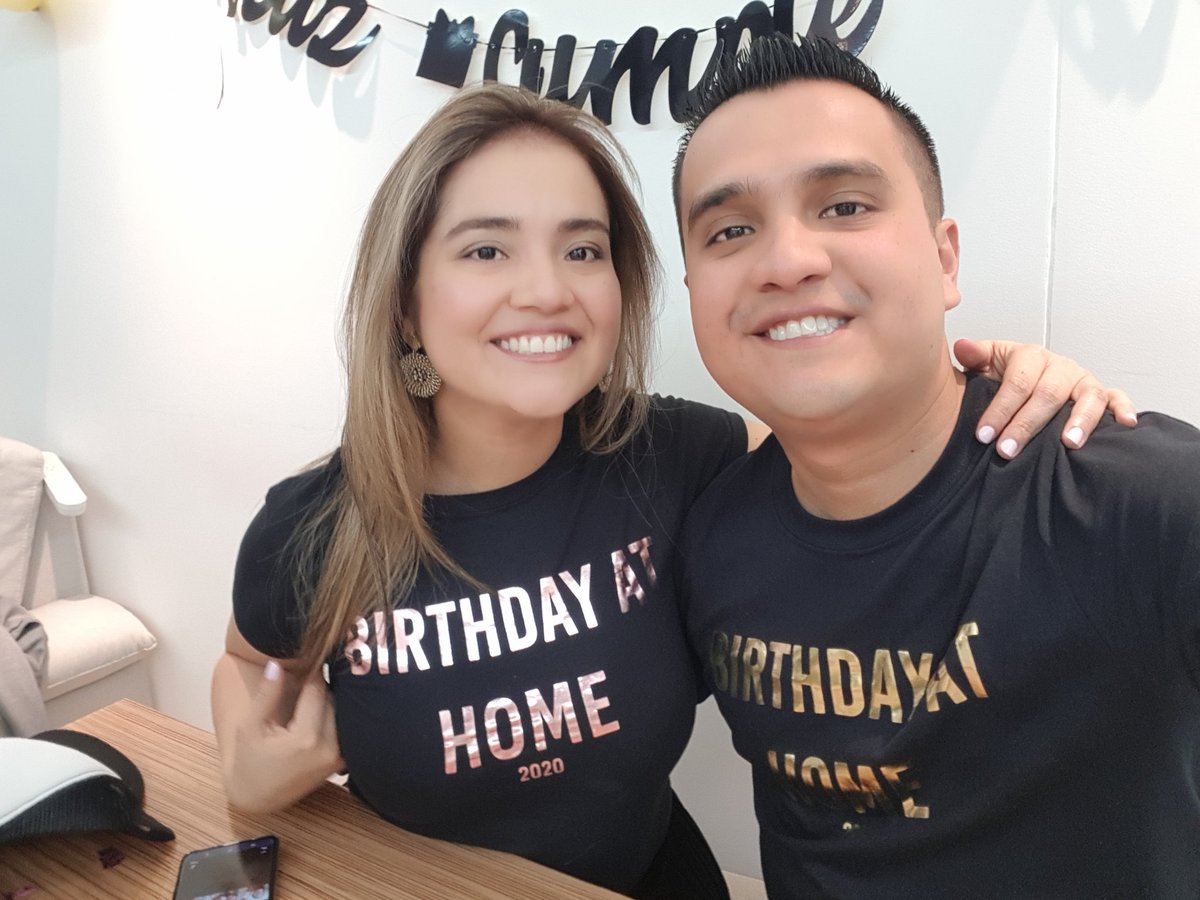 Pedromanosalvar's tweet photo. Hoy el cumpleaños de mi hermosa hermana fue virtual. Pudimos orar y compartir en familia. ❣Ante la coyuntura acatar lineamientos de @infopresidencia y @Bogota, protegernos, unirnos en familia, actitud positiva frente adversidades y fe en Dios. #CuarentenaCoronavirus #Covid_19 https://t.co/W7CZ7tIegL