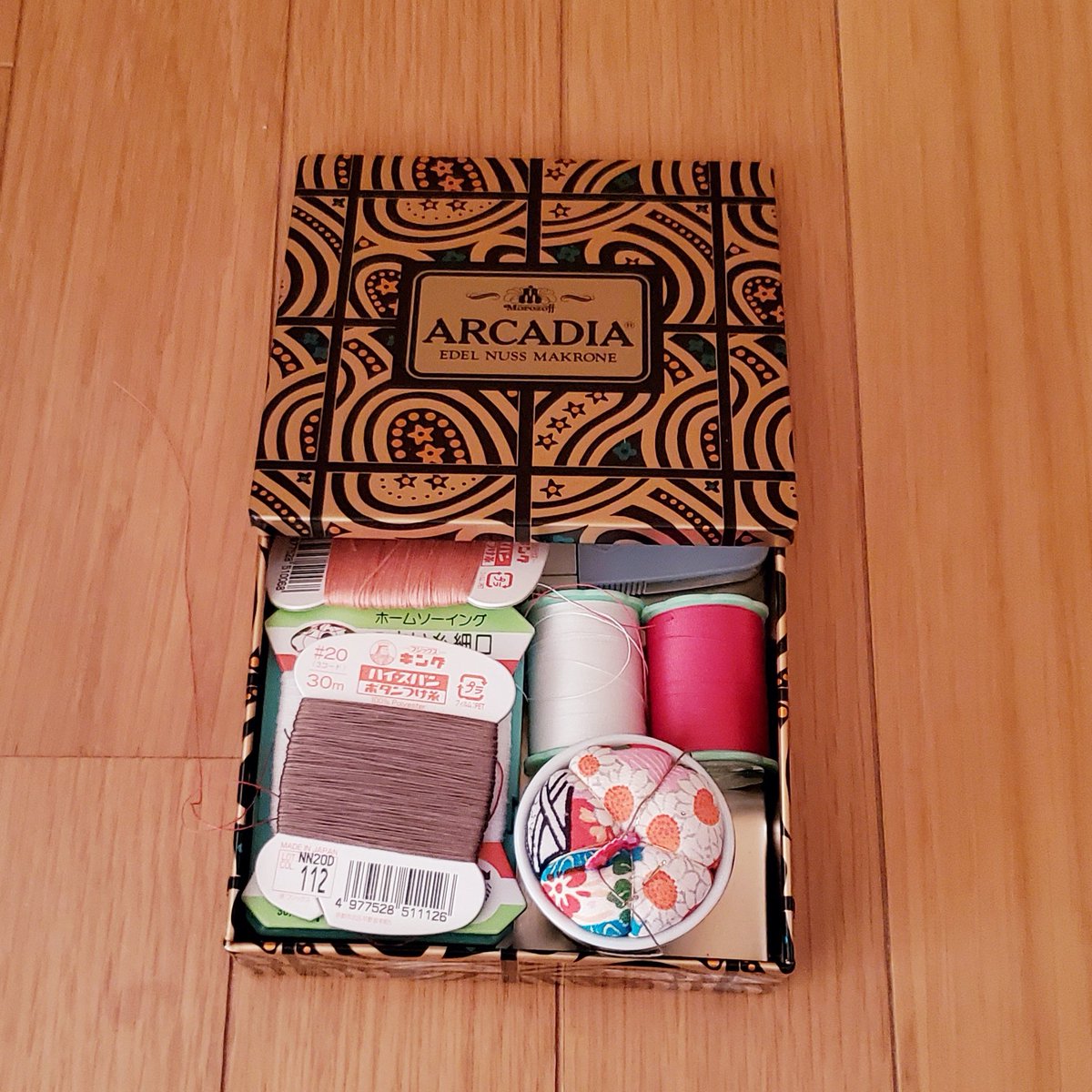 何故うちの実家のこと知ってるんだ この缶カン 開けたらオカンの裁縫道具入ってなかった Togetter 何故うちの実家のこと知ってるんだ この缶カン 開けたらオカンの裁縫道具入ってなかった Togetter