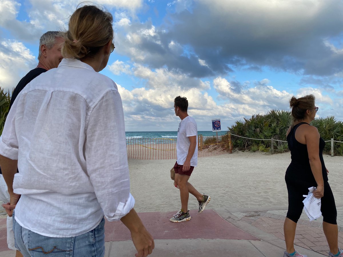 KrenLLeon's tweet photo. En Miami Beach tuvieron que cerrar las playas, para que la gente entendiera que el asunto era serio🤦🏻‍♀️#coronavirus  @ernestocortes28 @ELTIEMPO @BogotaET @eltiempo.com https://t.co/9KQHHdyX06