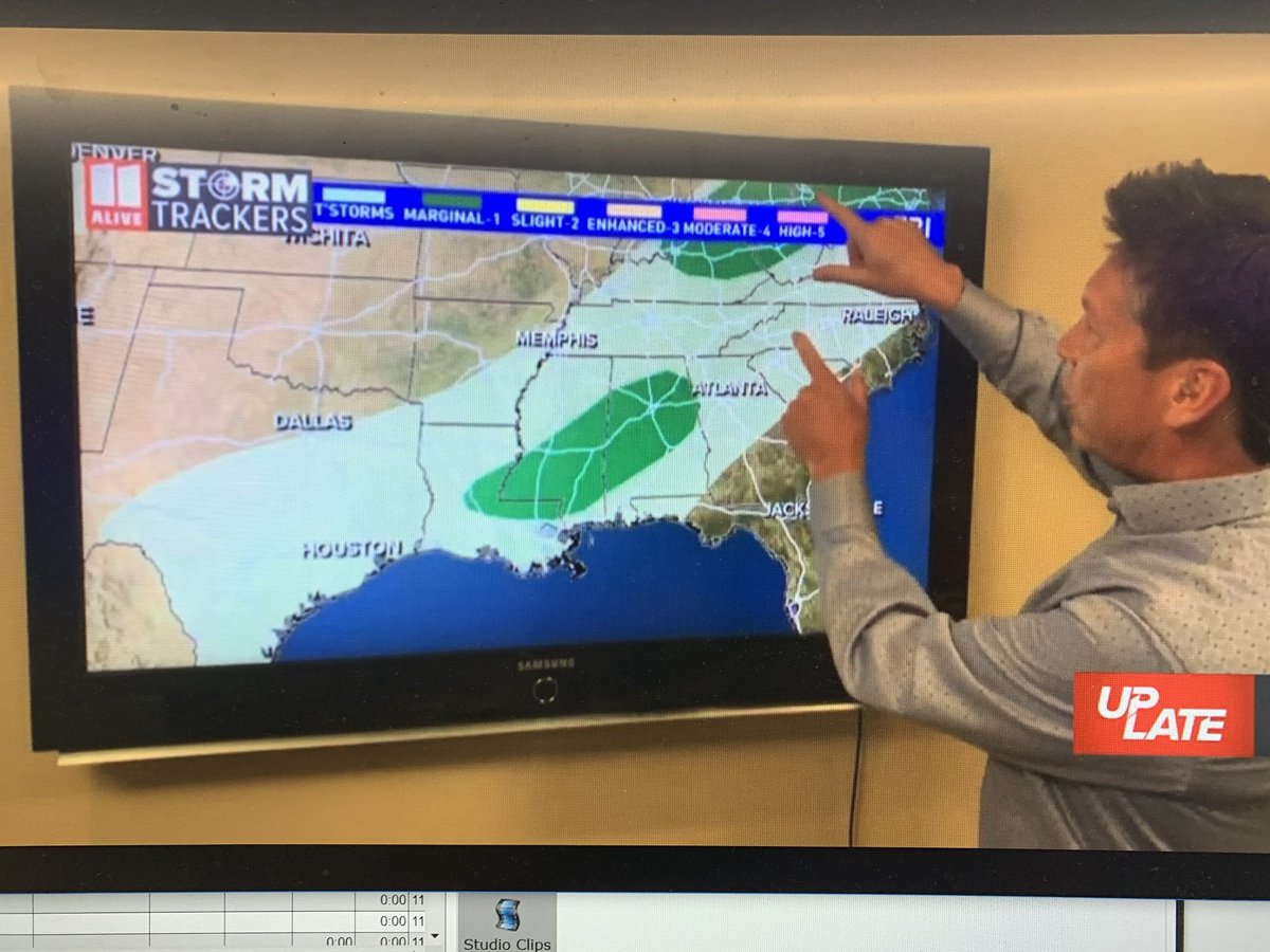 hey_bc's tweet image. First day of spring. First day of weather forecasting at home. #SocialDistancing #WeatherForecast #PowerOfTech #UpLateATL ⁦@ChrisHolcomb⁩ ⁦@11AliveNews⁩ Thanks to everyone who pitched in to make this happen!