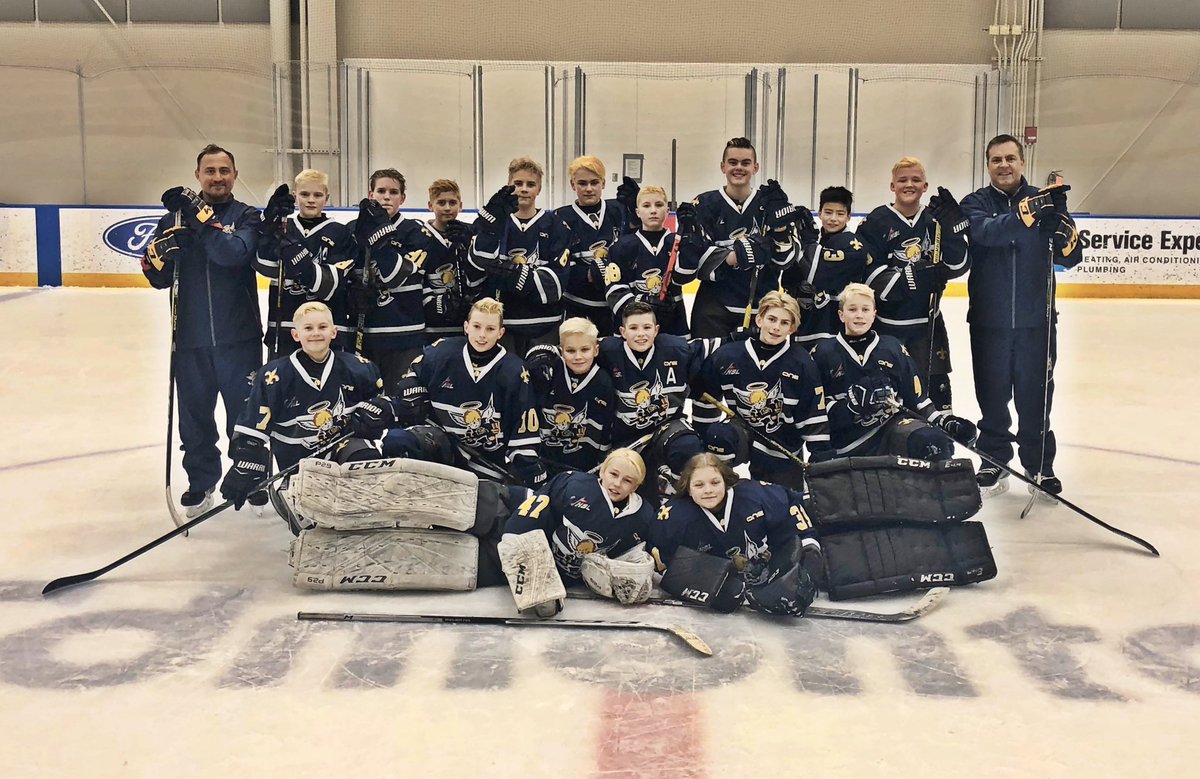 con·nec·tion. /kəˈnekSH(ə)n/
noun 1. a relationship in which a person/idea is linked/associated with something else.
This team, their connection. The season may have come to a screeching halt, their connection off the ice, w/distance stands strong. Reach out Saints. Stay strong.