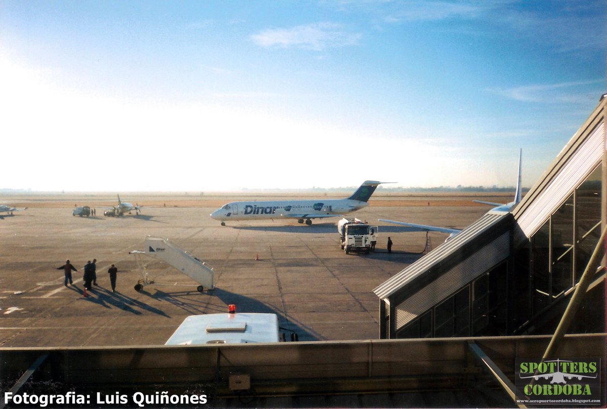 SpottersCordoba's tweet photo. Retro COR: En esta primera noche de cuarentena, recordamos un poquito a la extrañada DINAR Lineas Aéreas. https://t.co/CM3EwJB431