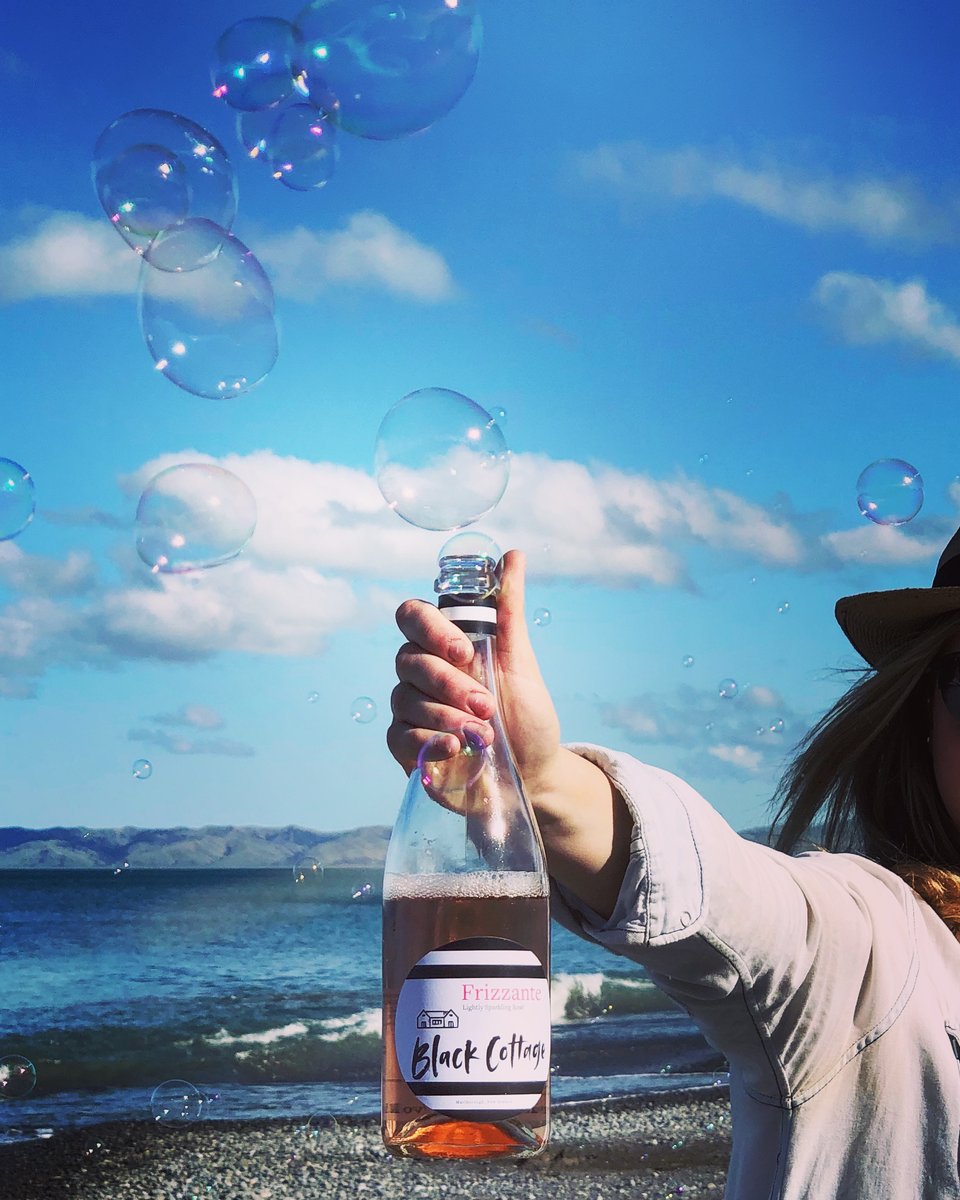 FRIZZANTE 

Our sparkling rosé has been such a hit this summer, especially at the @SIWINEANDFOOD and @MARLWINEFEST! If you're wanting to get your hands on some, act now, as we're on the last of this vintage! 🏃‍♀️🏃‍♀️