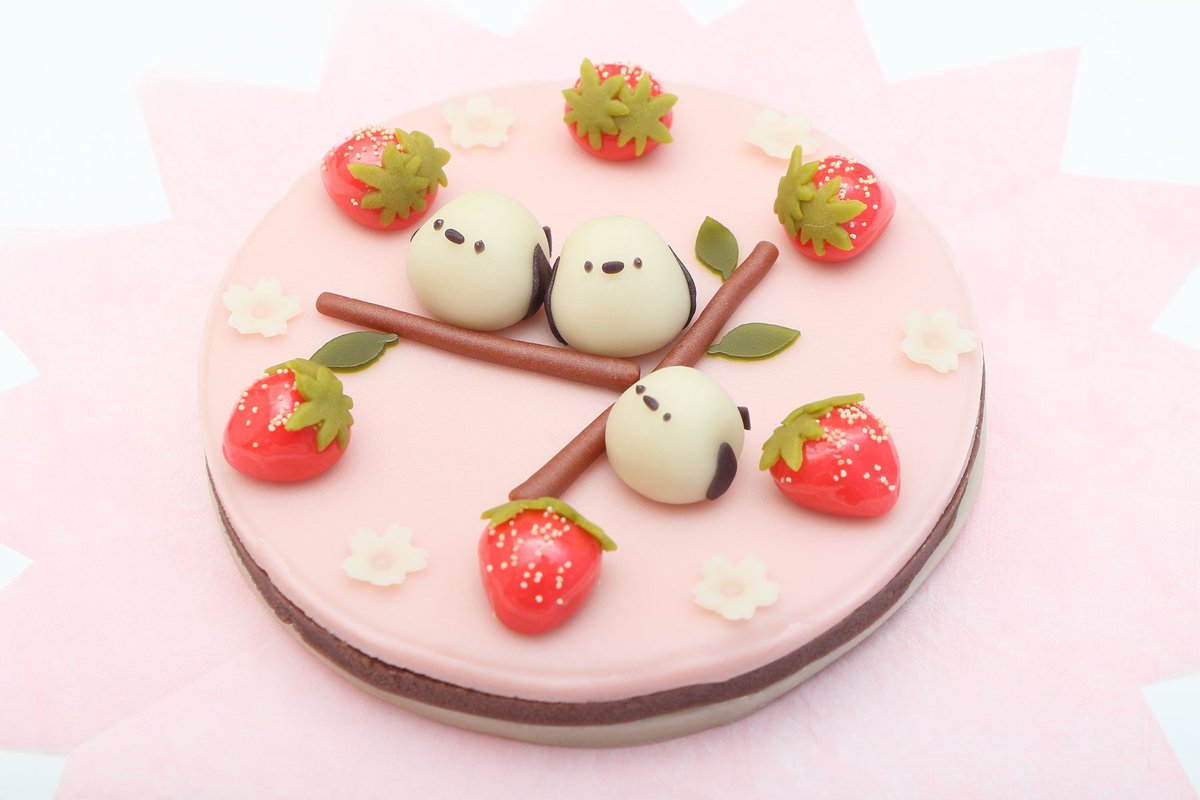 ぼく シマエナガ 北海道の和菓子屋さんが作ったケーキが可愛くて癒されまくるので見てください 桜の花びらもイチゴもシマエナガ も全部ねりきり 白あんを主原料とする生菓子 の和菓子ケーキです もう春だね